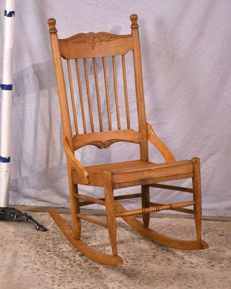 Spindle back rocker with slatted seat; 5038-008