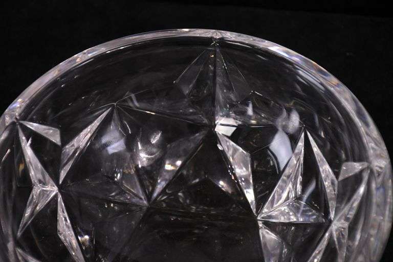 Tiffany & Co. crystal star pattern bowl; 16780-017