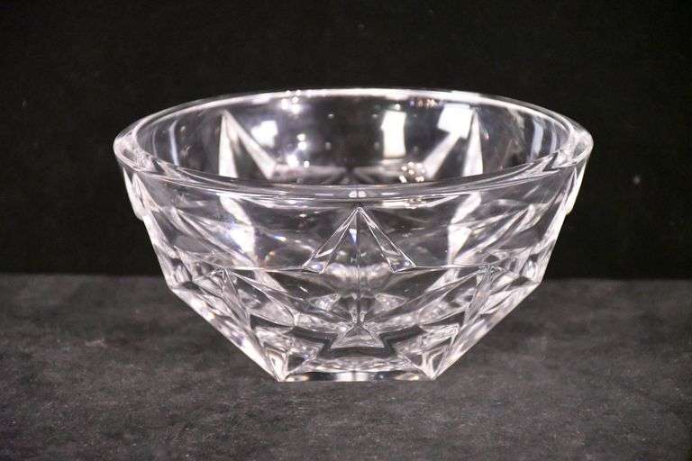 Tiffany & Co. crystal star pattern bowl; 16780-017