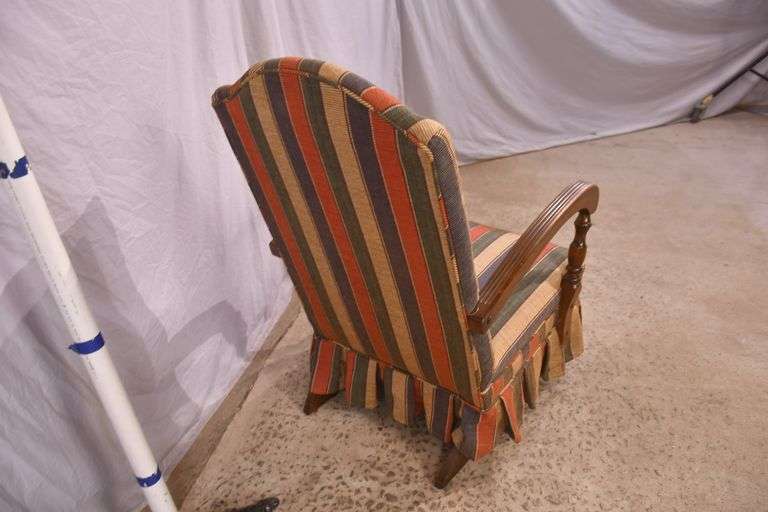Open armchair with striped fabric; 5038-007