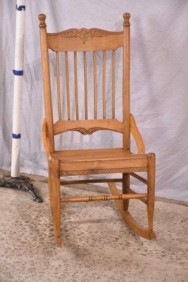 Spindle back rocker with slatted seat; 5038-008