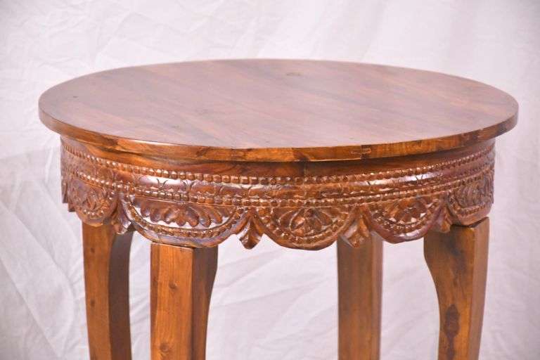 Round side table with carved skirt; 1153-096