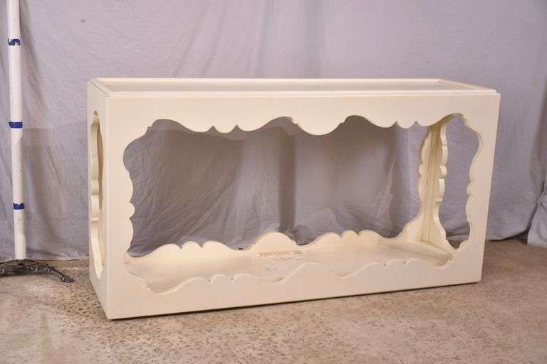 Off-white two-tier console table; 336-4561