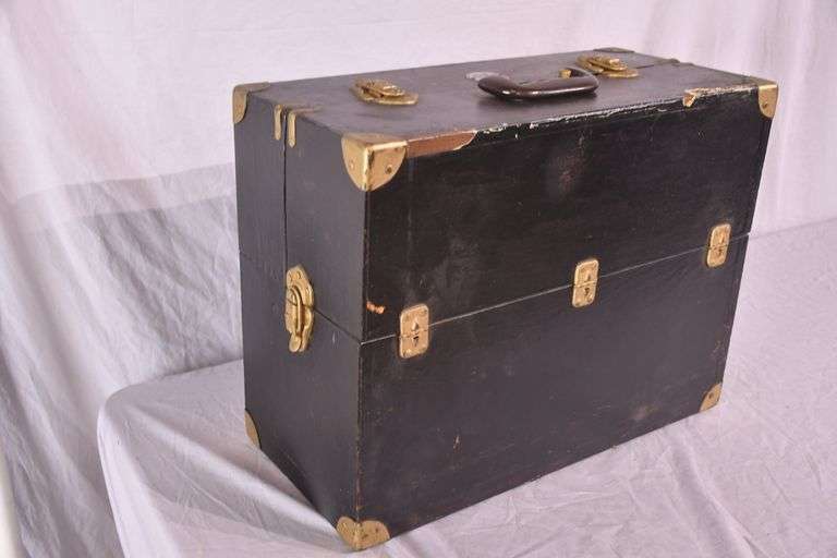 Knickerbocker radio/television repair mans tool box with vintage tubes; 55-12225