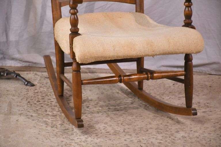 Spindle back open arm rocker with off-white fabric seat; 5038-009