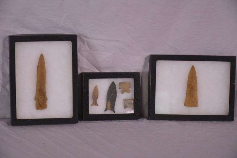 Group of miscellaneous Native American spearheads in 3 black cases; 12133-013