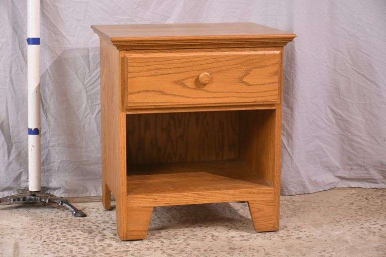 Oak single drawer nightstand; 14435-020