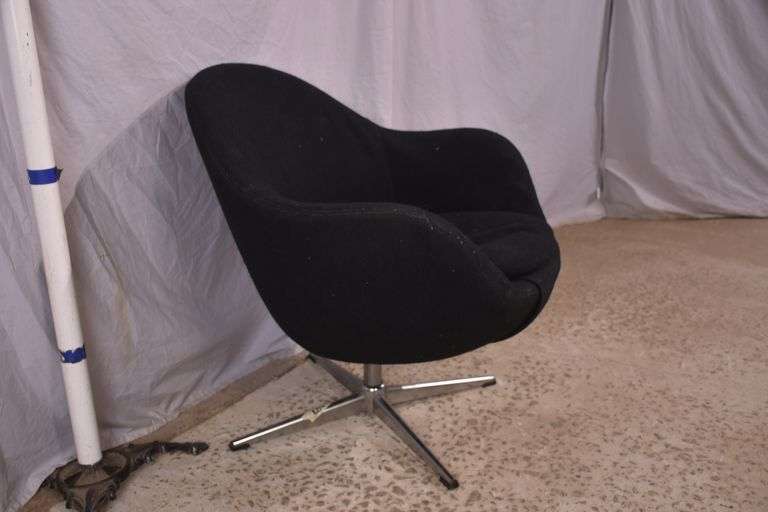 Mid-century style black upholstered tub chair with swivel chrome pedestal; 74-12883