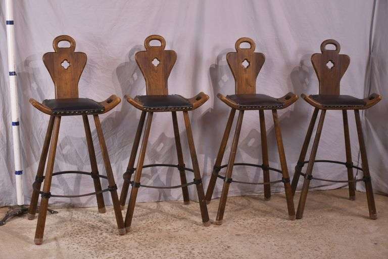 Set of 4 bar chairs with iron foot rests; 1116-727