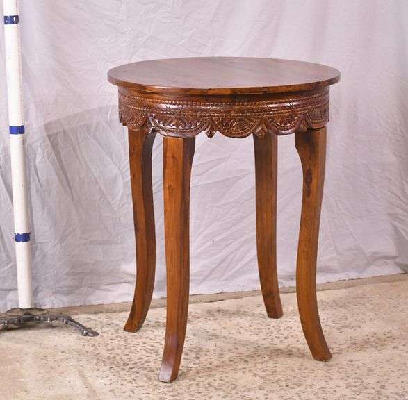 Round side table with carved skirt; 1153-096