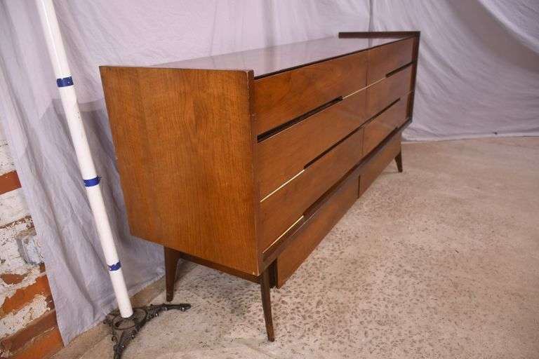 Fashion Made walnut mid-century 8 drawer double dresser; 74-12861