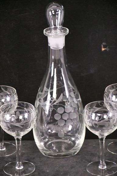 5 piece etched glass wine set with grape designs; 18308-018