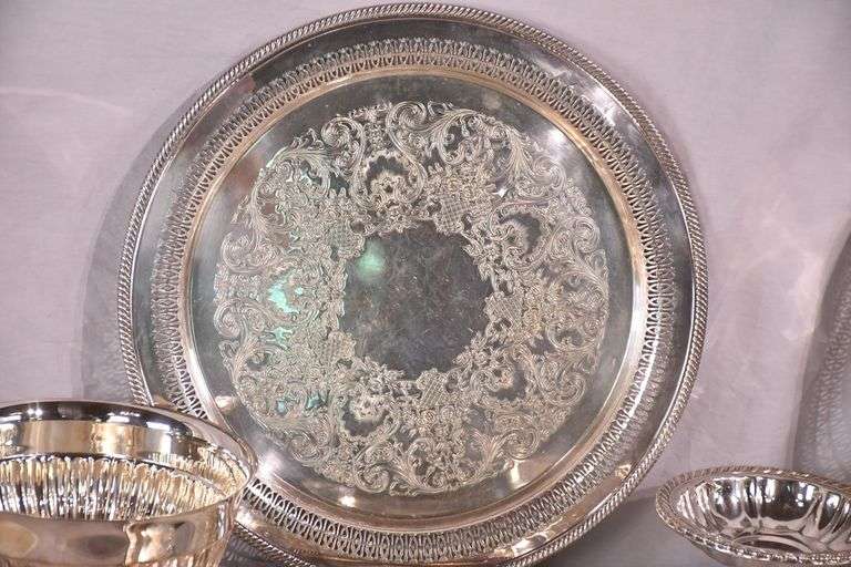 Large group of miscellaneous silverplate items; 16721-064A