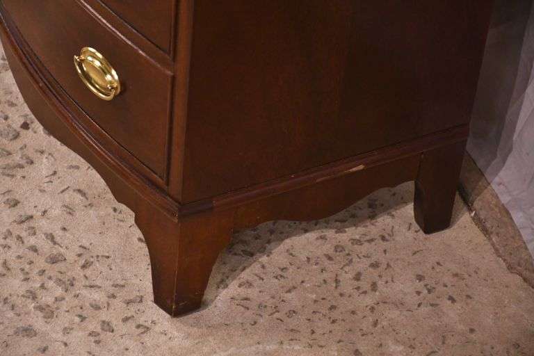Thomasville mahogany bowfront 4 drawer bedside chest; 55-12188