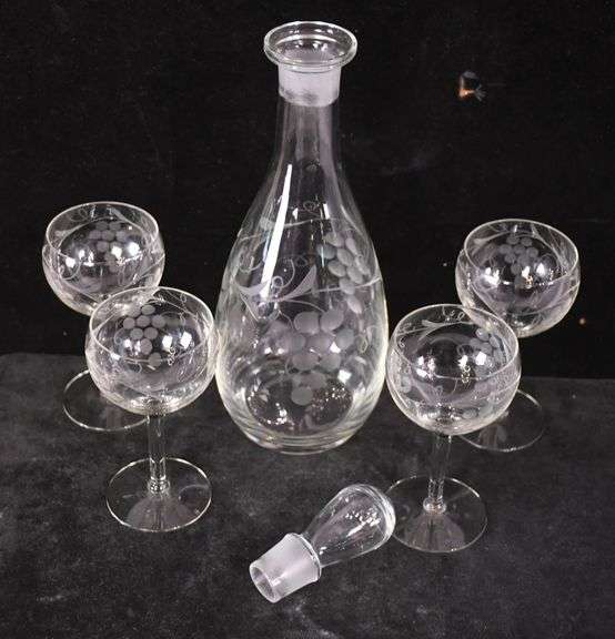 5 piece etched glass wine set with grape designs; 18308-018