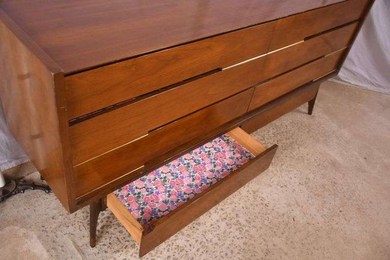 Fashion Made walnut mid-century 8 drawer double dresser; 74-12861