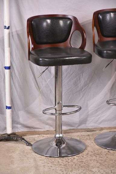 Set of 5 adjustable height chrome base bar stools; 4934-004