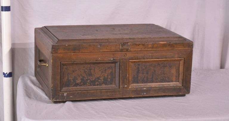 Early lift-top box; 18308-004