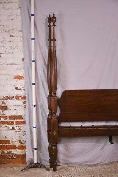 Henkel-Harris mahogany 4 poster bed with rails; 192-3090