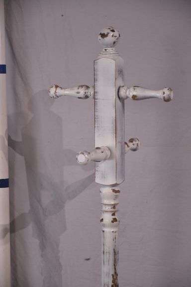 Distressed white coat rack; 18308-001
