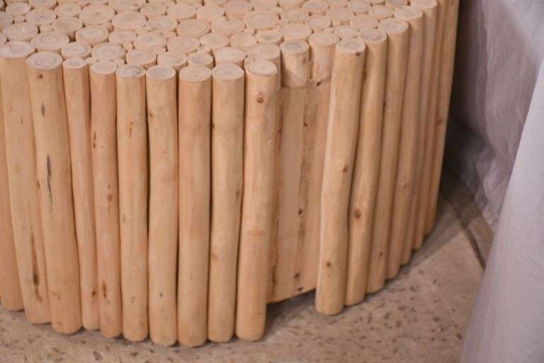 Round stick coffee table; 74-12882