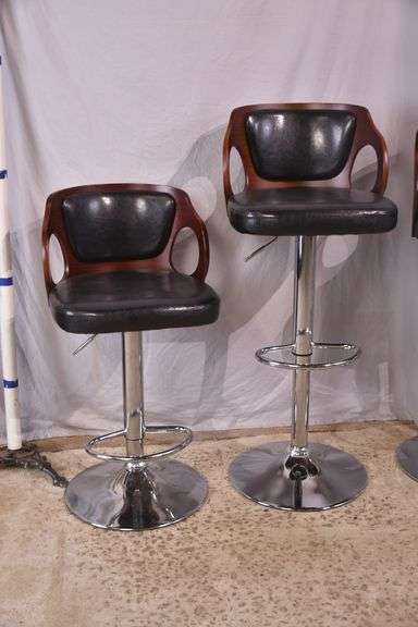 Set of 5 adjustable height chrome base bar stools; 4934-004