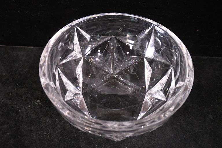 Tiffany & Co. crystal star pattern bowl; 16780-017