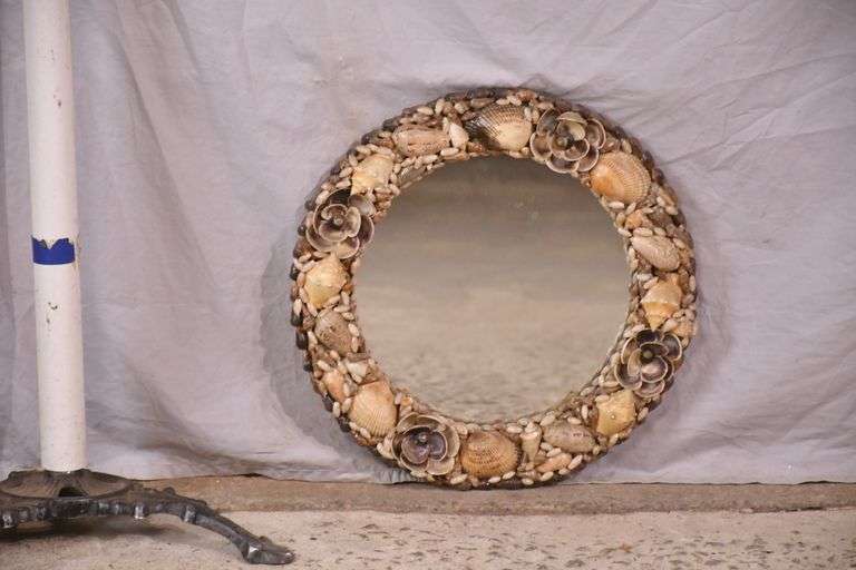 Small round mirror with seashell frame; 55-12218G