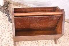 Magazine stand; 3072-021