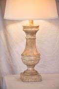 Distressed finish lamp with shade; 5038-006