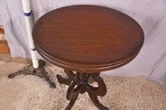 Oval Victorian style side table; 16721-061