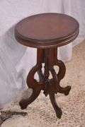 Oval Victorian style side table; 16721-061