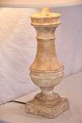 Distressed finish lamp with shade; 5038-006