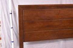 Raised panel king size bed with rails; 1153-091