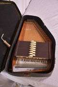 Oscar Schmidt Auto Harp with case; 55-12260