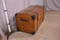 Vintage pine lift-top trunk; 55-12322