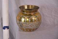 Small brass planter; 155-1112