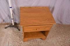 Oak single drawer nightstand; 14435-020