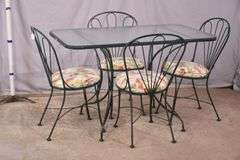 Green metal 5 piece patio dining set; 155-1105