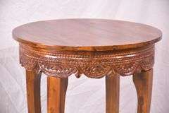 Round side table with carved skirt; 1153-096