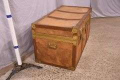 Vintage steamer trunk; 55-12321