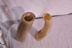 2 horn decorations; 13-206
