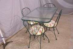 Green metal 5 piece patio dining set; 155-1105