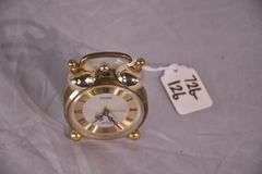 Citizen vintage 2 jewels alarm clock; 726-126