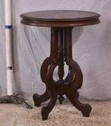 Oval Victorian style side table; 16721-061