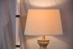 Distressed finish lamp with shade; 5038-006