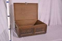 Early lift-top box; 18308-004
