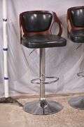 Set of 5 adjustable height chrome base bar stools; 4934-004