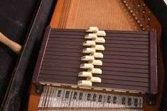 Oscar Schmidt Auto Harp with case; 55-12260