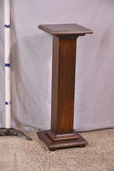Oak pedestal; 68-7260